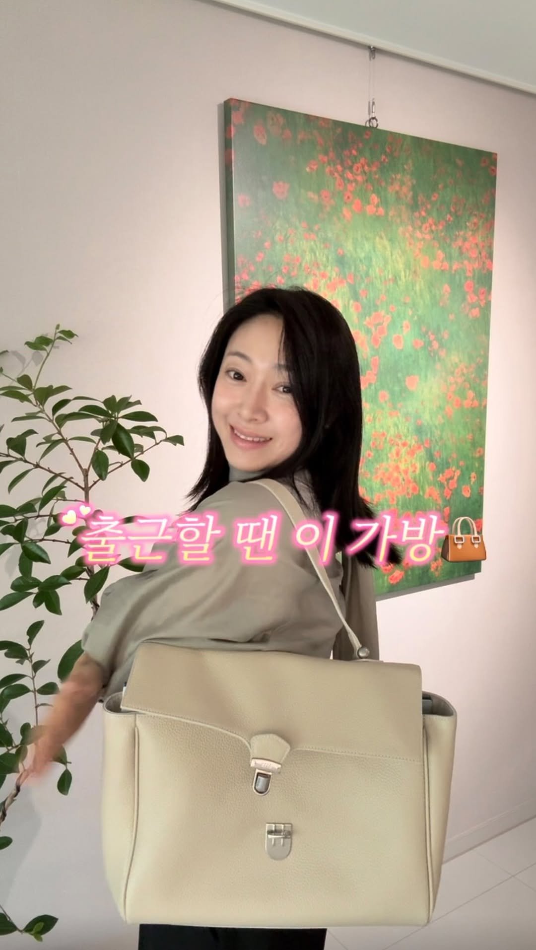 binlog88 게시물 이미지: #ETTE #애테
여러분, 드디어 왔어요 🤍

에테 신상 가방이 도착👜
바로, 애테...