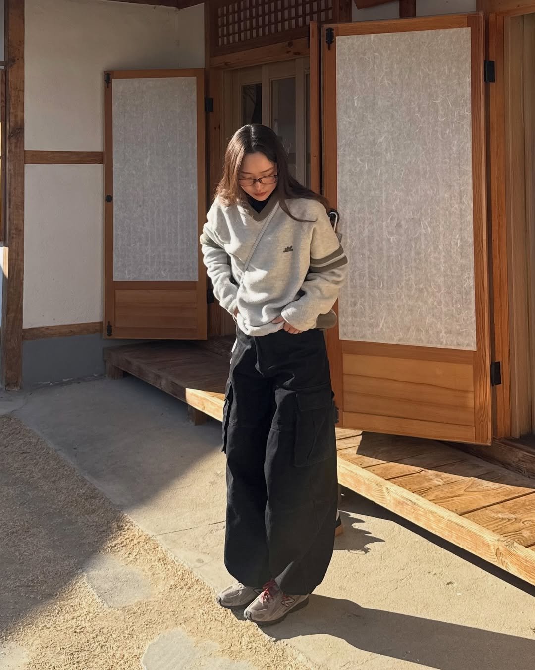 Photo by 현뱌 on February 12, 2026. May be an image of sweatpants, turtleneck and text.