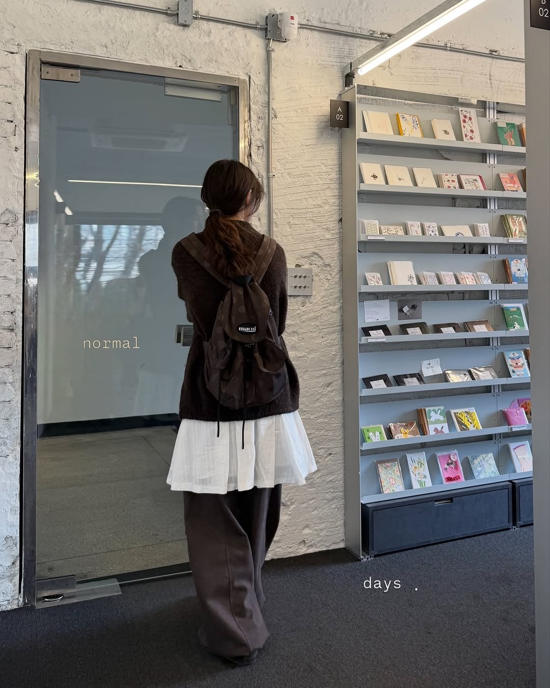 Photo by 현뱌 on March 29, 2026. May be an image of standing, display case, newsstand and text.