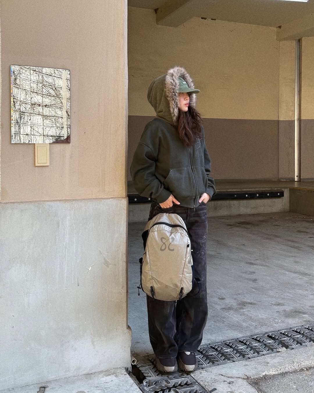 Photo by 현뱌 on January 25, 2026. May be an image of duffle coat, military uniform, parka, street and text.