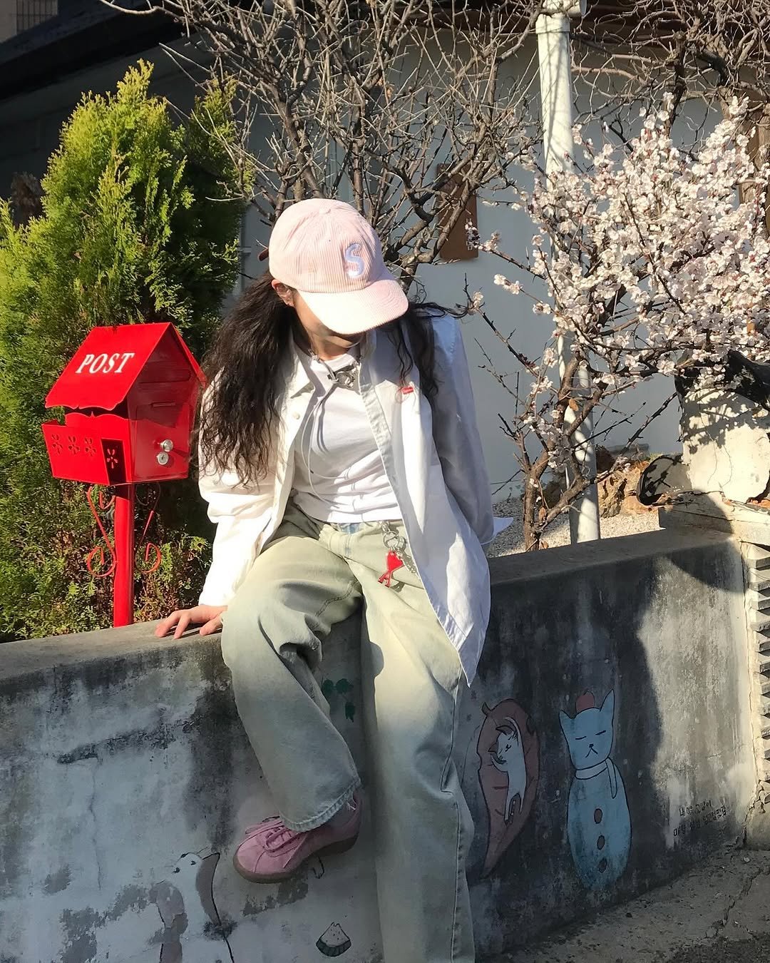 Photo shared by 현뱌 on April 11, 2024 tagging @supremenewyork, @ourlegacy, @amiparis, @originals_kr, @deusexmachina.kr, and @kream.co.kr.