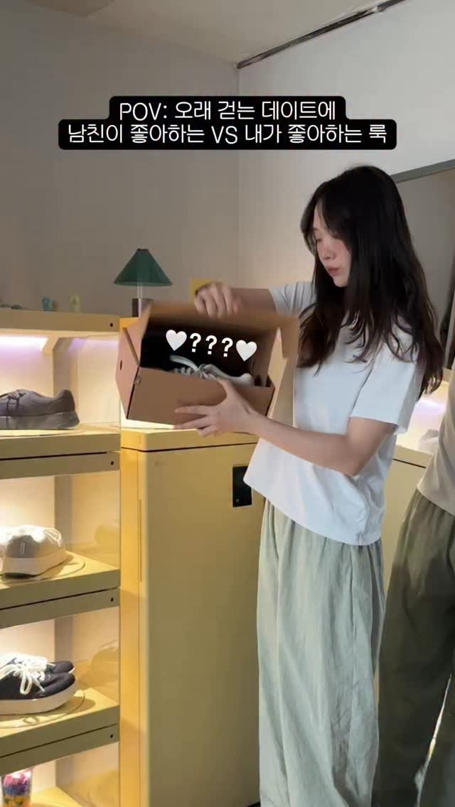 bipresent_ 게시물 이미지: #제작지원 
오래 걷는 데이트 날엔 결국 손이 가는 건 편한 신발 👟🤍
남친이...