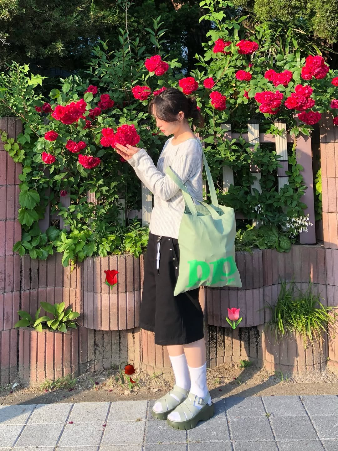 bipresent_ 게시물 이미지: Summer + hot = ROSE🌹

여름하면 장미죠

샌들하면?...