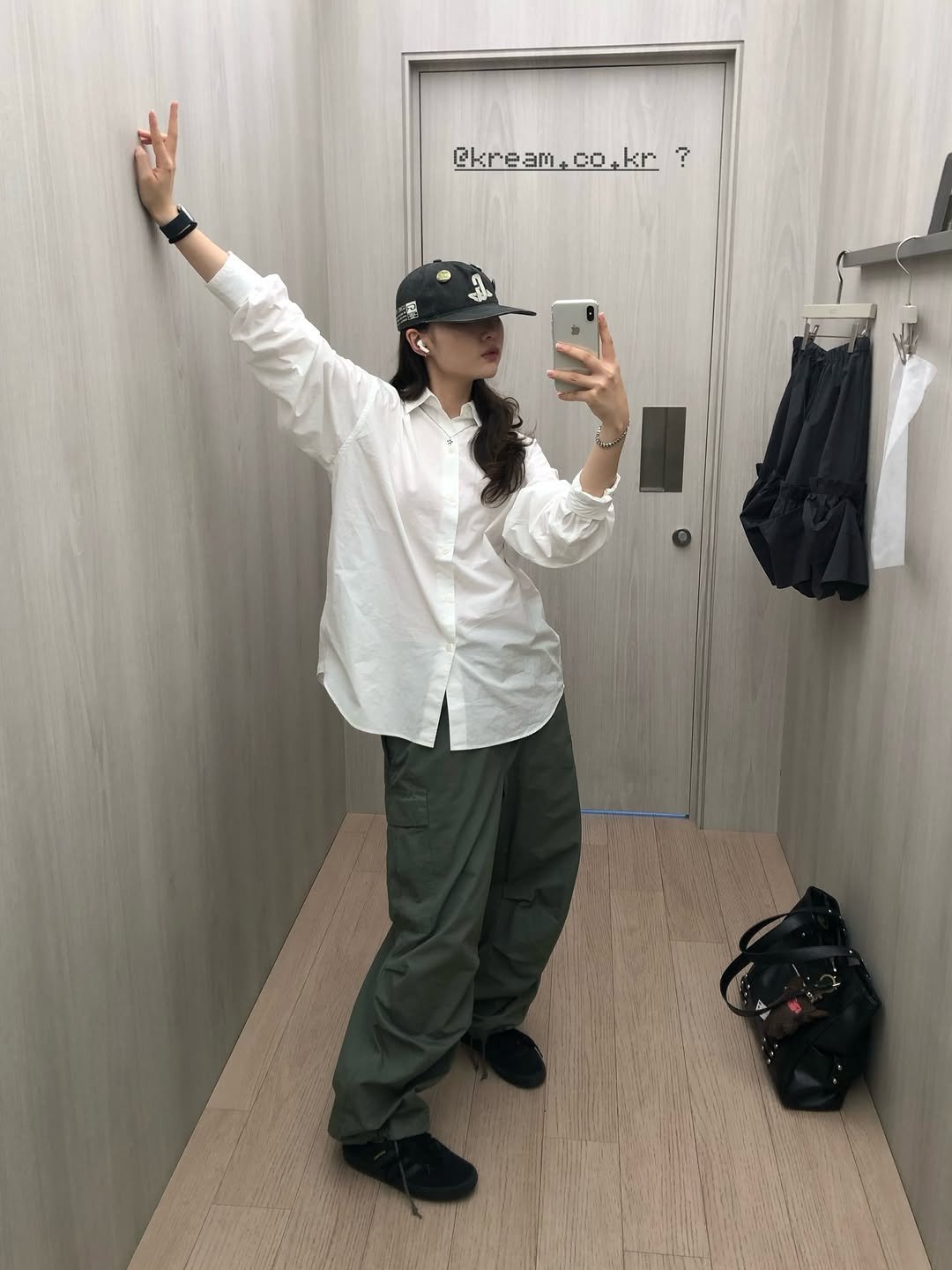 bipresent_ 게시물 이미지: 드디어 @kream.co.kr 이 자체 브랜드를,,!!

어떤 감도가 나올지...