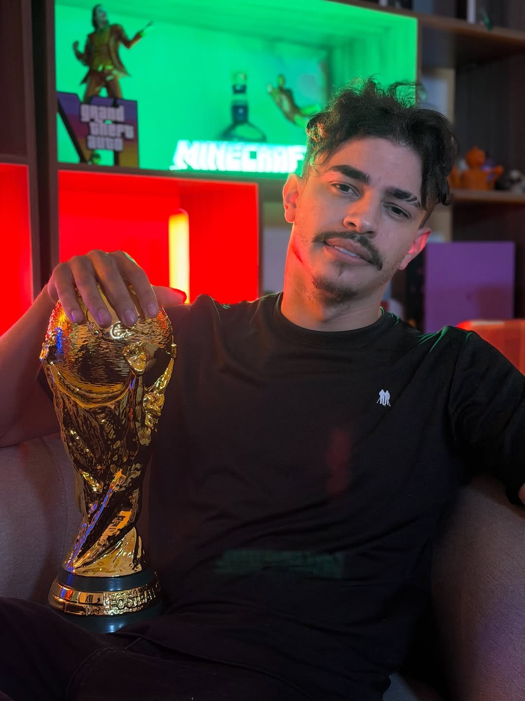 bistecone_ 게시물 이미지: Eu e minha bola de ouro 😈😈😈