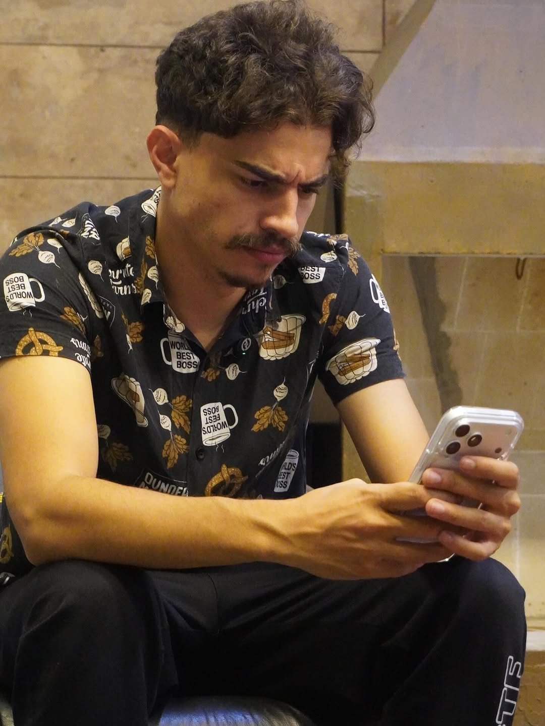 Photo by David Rodrigues on April 22, 2026. May be an image of one or more people, beard, phone, cigarette and text.