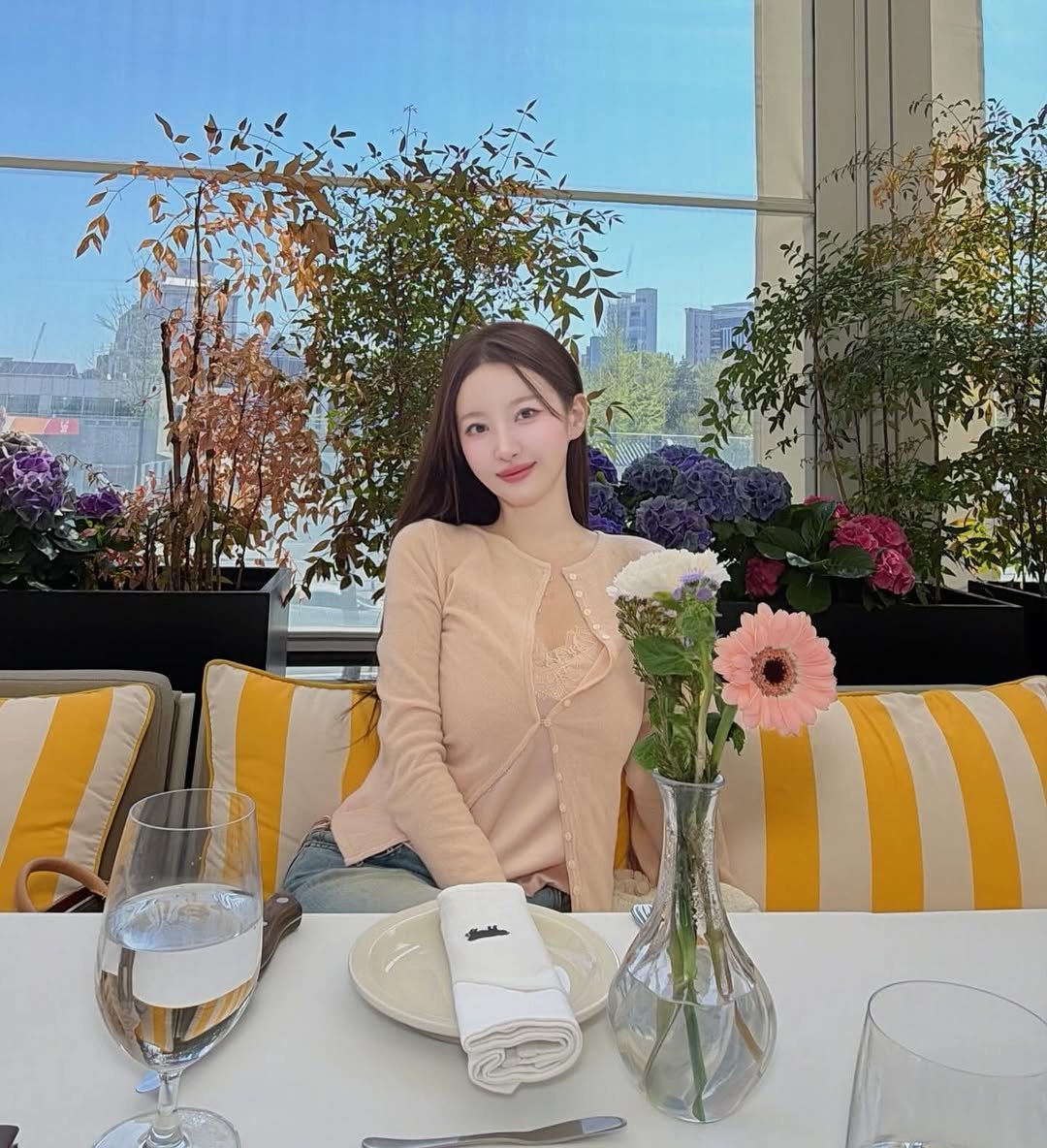 bitterpeach.kr 게시물 이미지: 일이 잘되면 인간관계가 나를 힘들게 하고
인간관계가 좋을 땐 일이 좀 성가셔...
