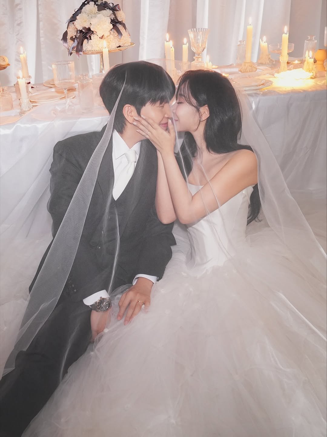 Photo shared by 히릿커플 hirit couple on November 02, 2025 tagging @bj._.haru. May be an image of people kissing, dress, baby's-breath, wedding and text.