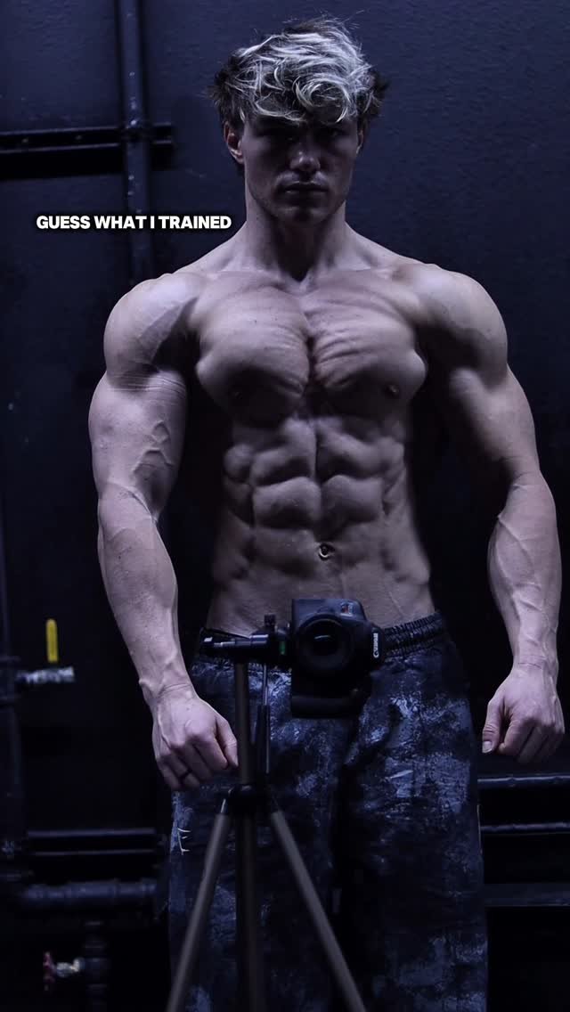 bjarnson_fitness 게시물 이미지: Guess what I trained 😈
-
Wearing @gymshark...