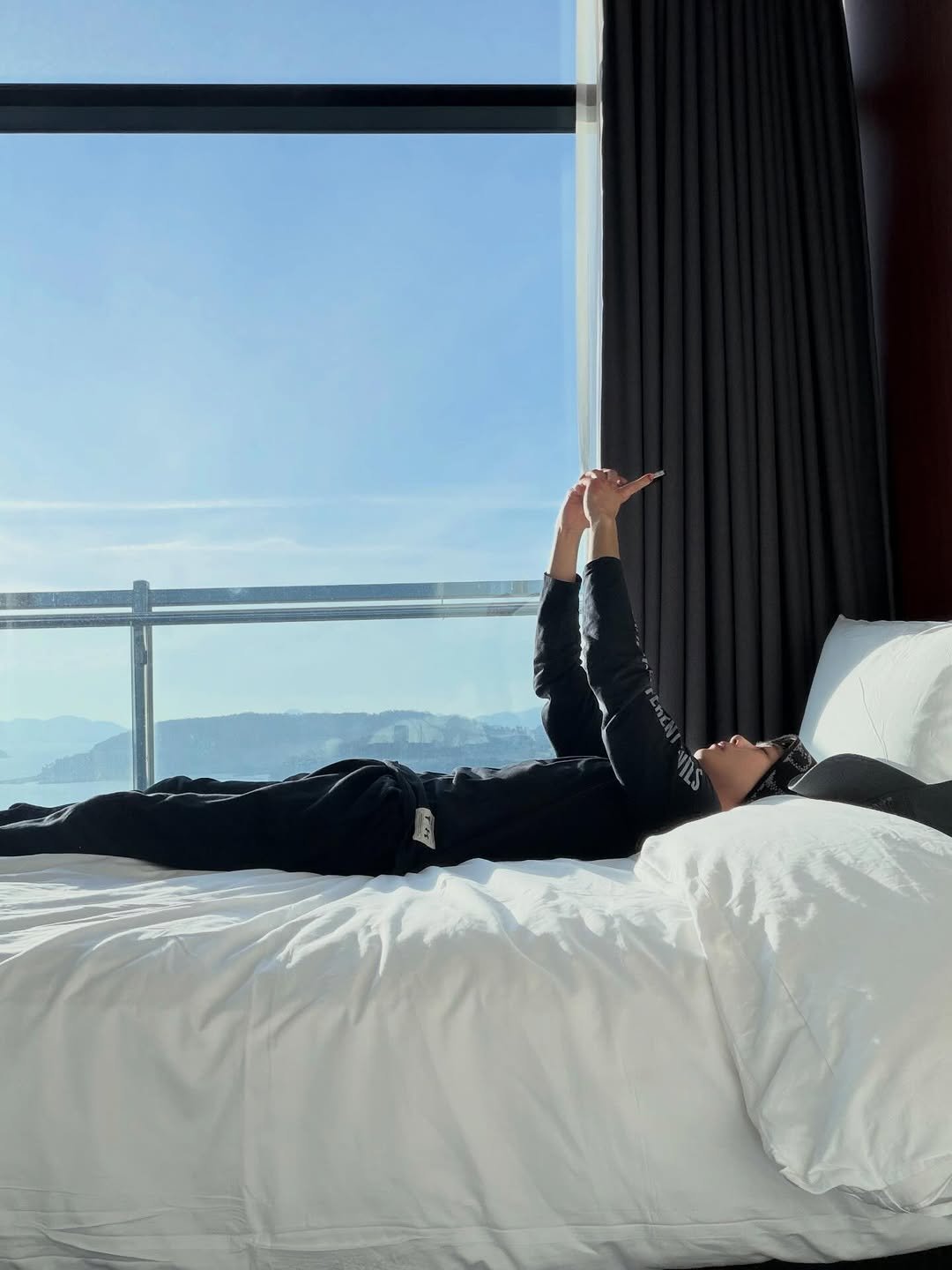 Photo shared by 조병규 on February 09, 2026 tagging @hoteljcsyeosu. May be an image of bed, sweatpants, mattress, bedroom and text.