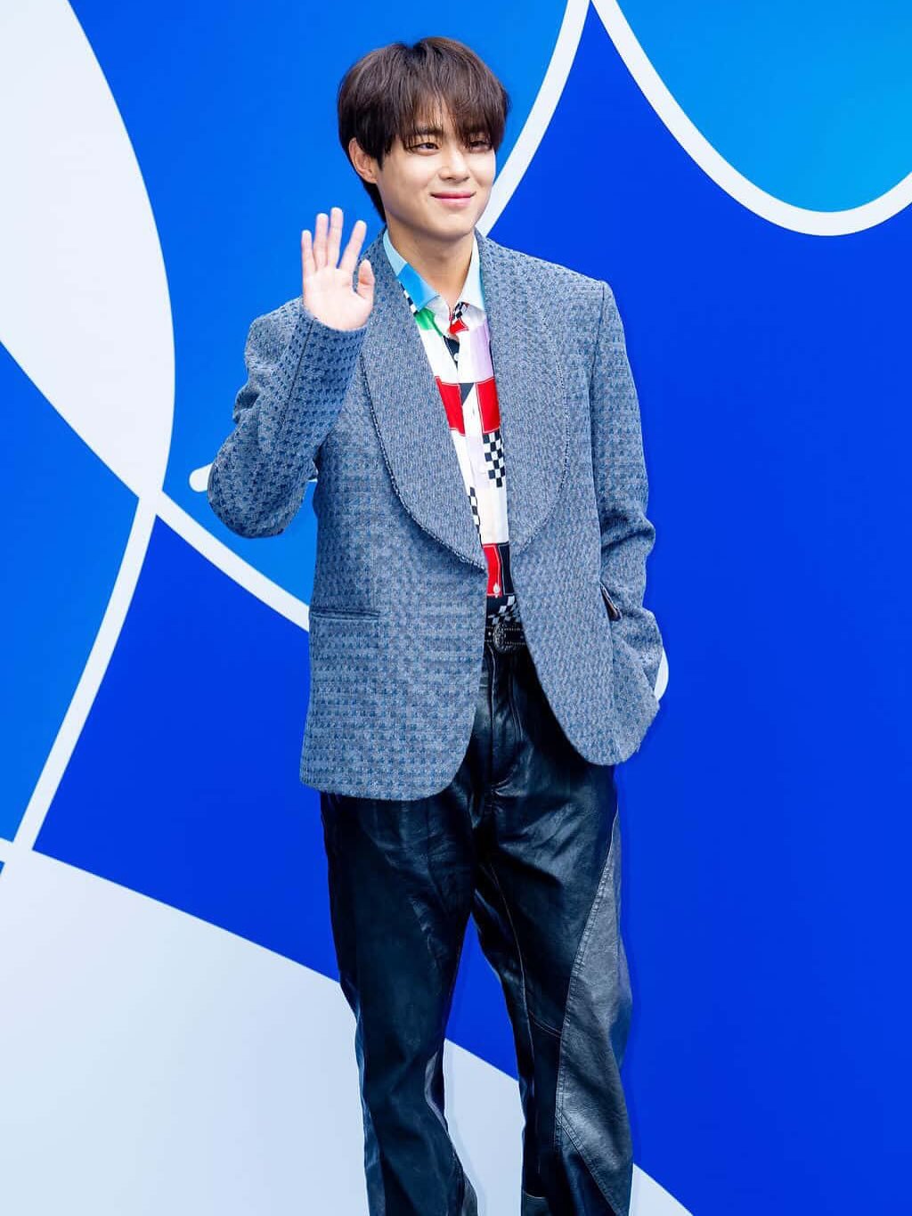 Photo by 조병규 on September 04, 2025. May be an image of bolo tie.