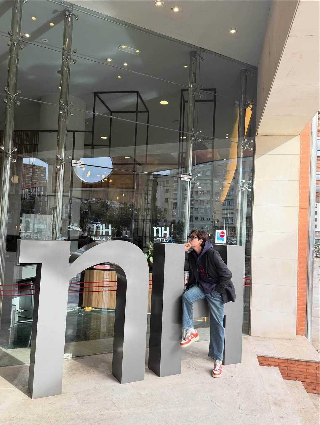 Photo shared by 조병규 on November 25, 2025 tagging @customellow_official. May be an image of display case, cornflower and text that says 'NH HOTEES S ηH HOTELS'.