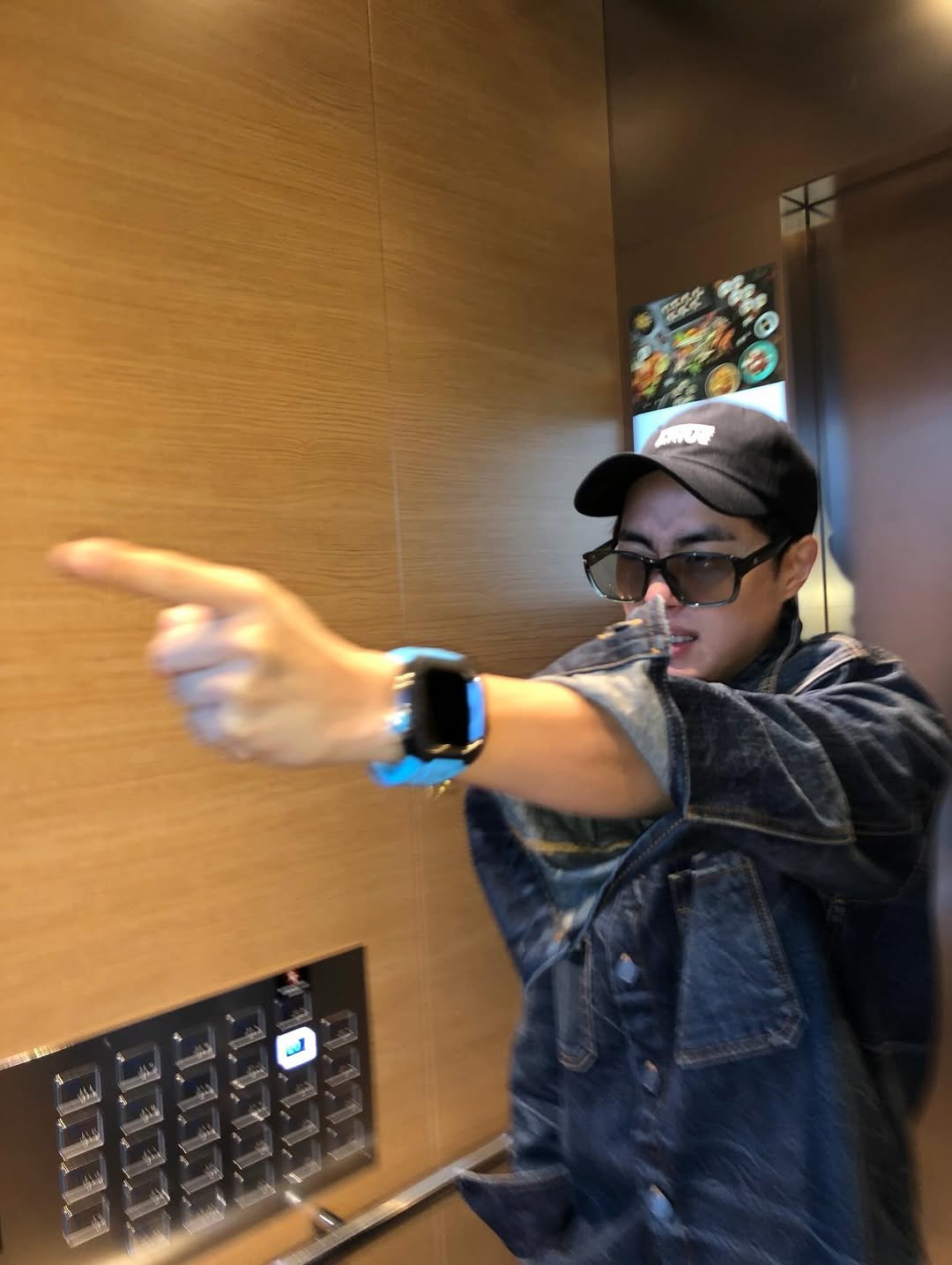 Photo by 조병규 on December 26, 2025. May be an image of one or more people, phone, wrist watch and text.