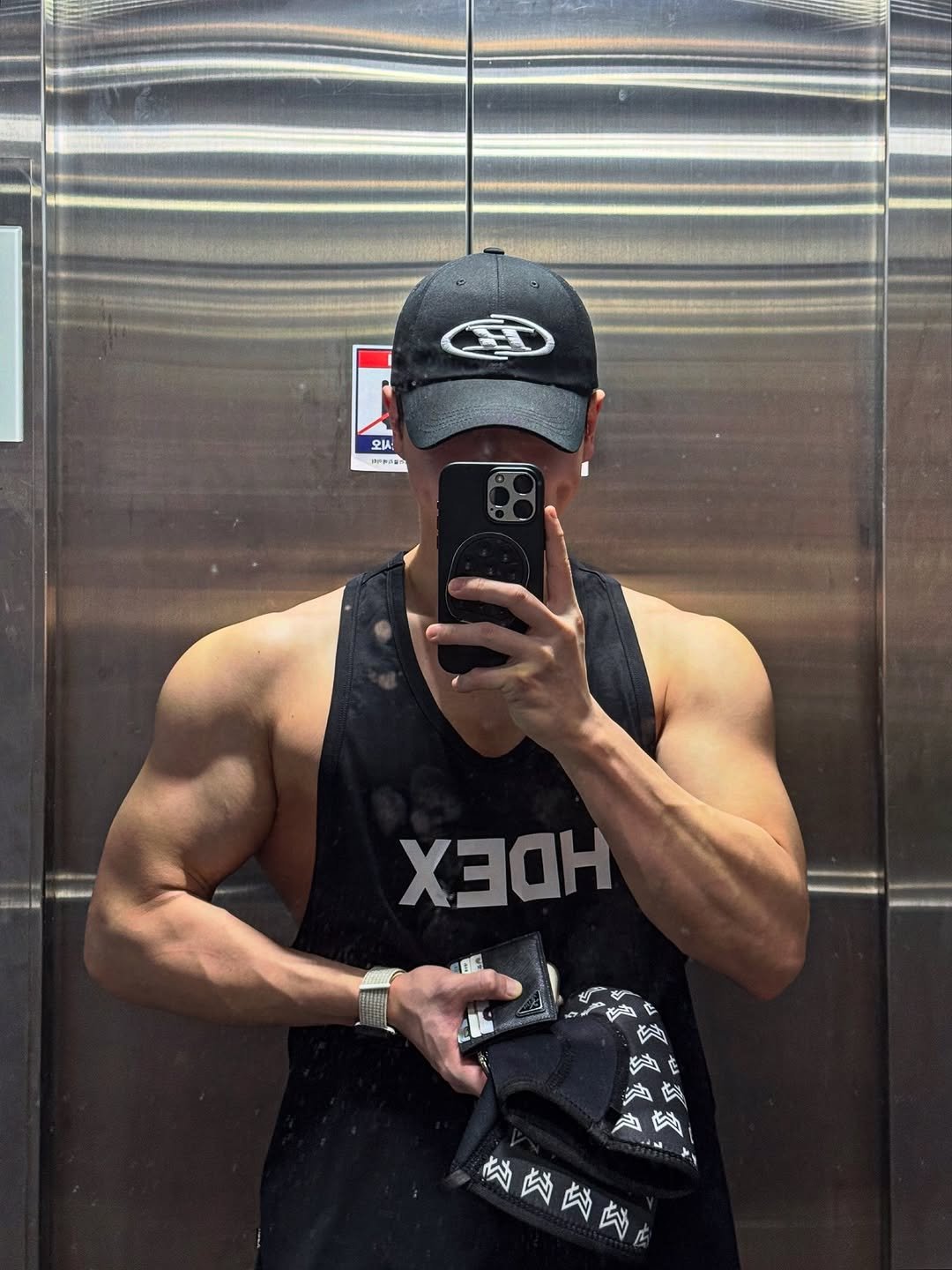 Photo shared by 운동하는윰점장 on October 23, 2025 tagging @borntowin.co.kr, @mynamic_sports, and @hdex__official. May be an image of one or more people, biceps, people bodybuilding, tanktop, sportswear and text.