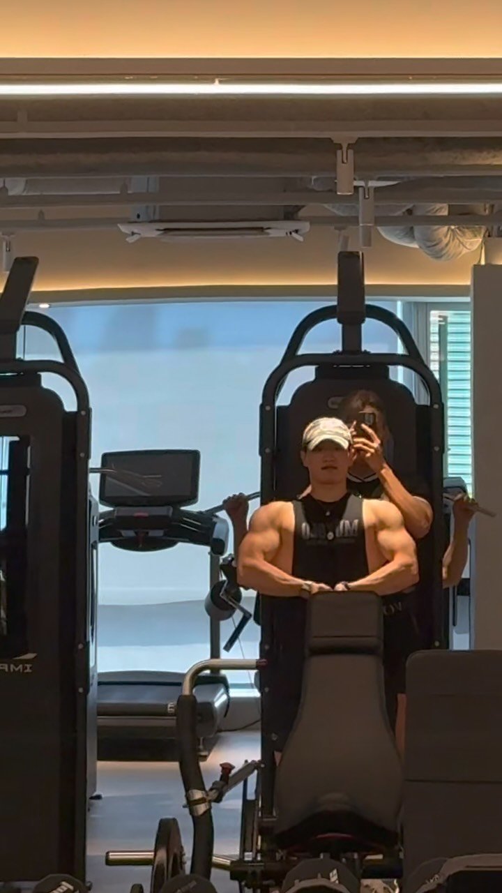black_umin 게시물 이미지: 올공에서 40일 정도 태극기 다이어트로 어깨 좋아짐🇰🇷
2년만에 올라 갈 무대가...