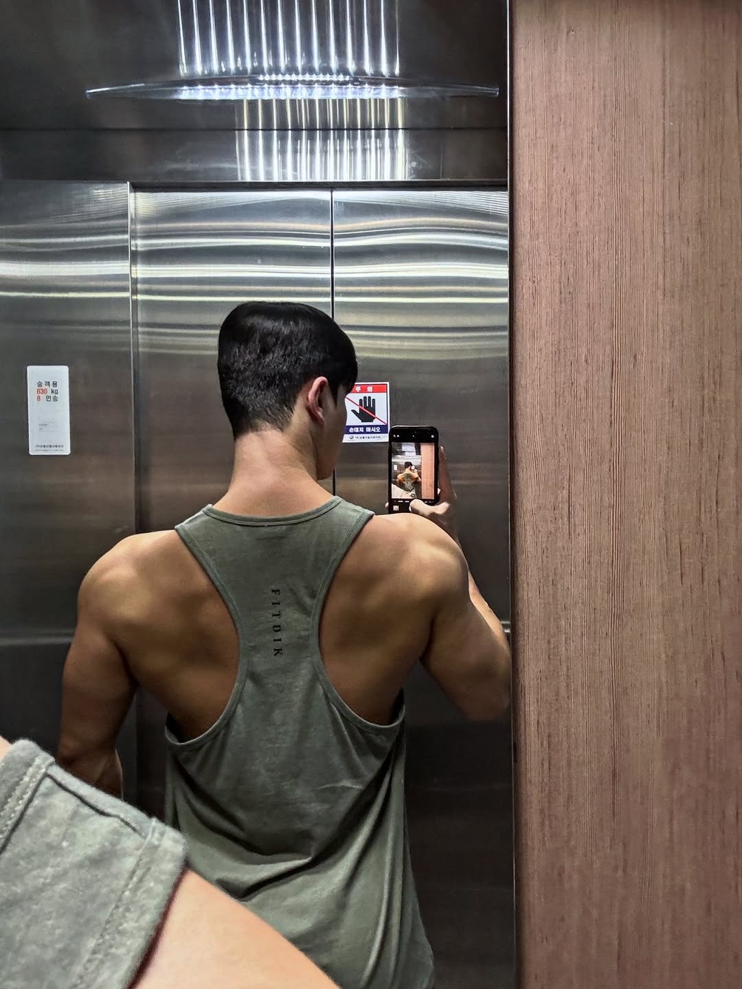 Photo shared by 운동하는윰점장 on September 04, 2025 tagging @fitdik_official. May be an image of 1 person, biceps, body building, top, mirror, tanktop and text.