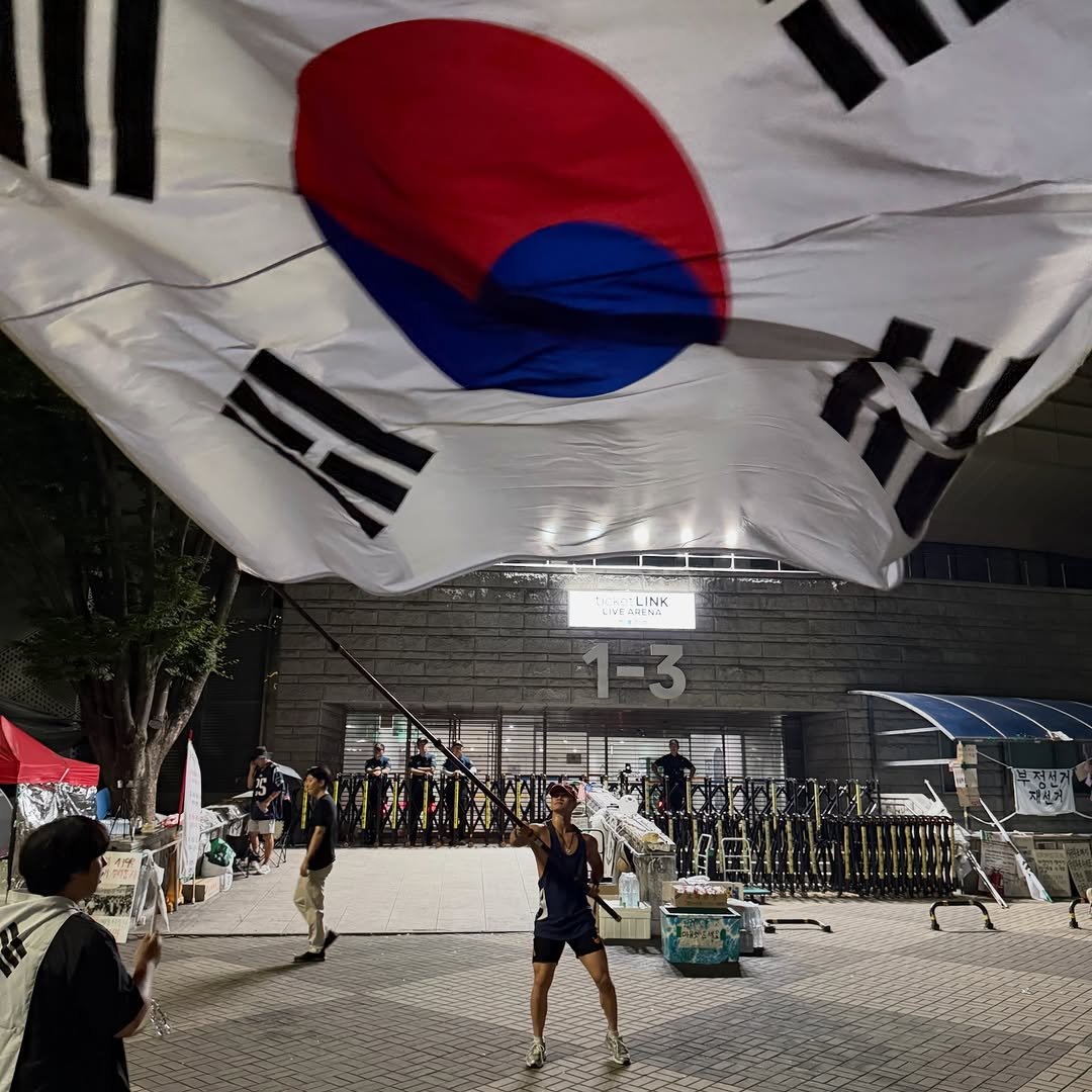 black_umin 게시물 이미지: #제헌절 자유 대한 민국 만세

제헌절은 대한민국 헌법이 제정·공포된 것을 기념하는...