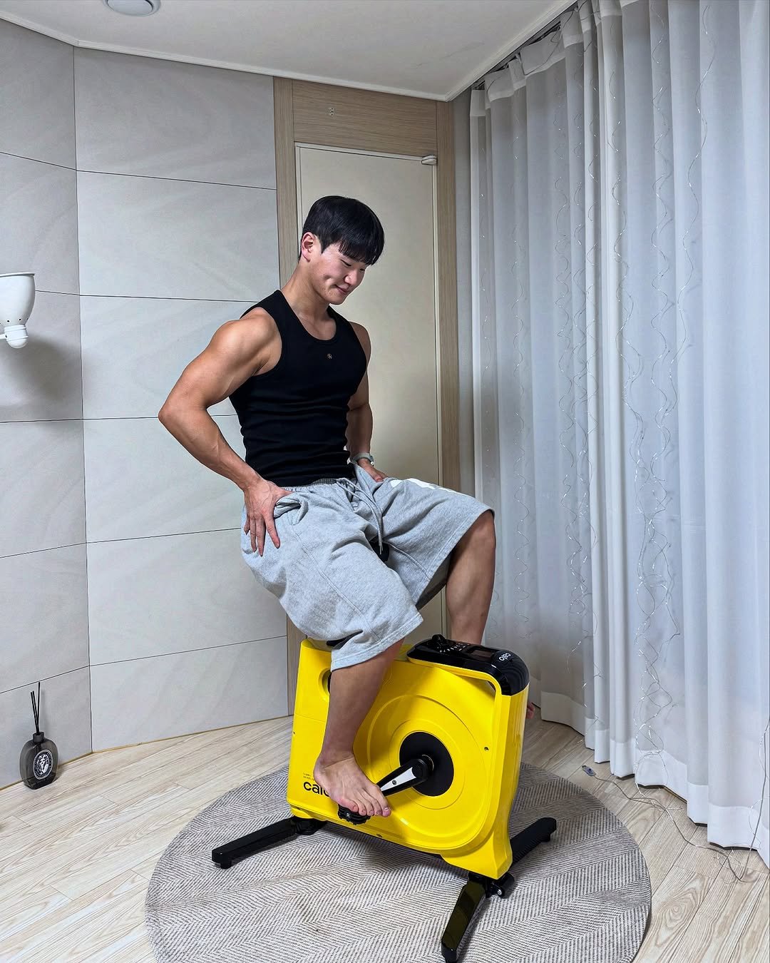 Photo shared by 운동하는윰점장 on July 28, 2025 tagging @adcores.kr, @calodiet_official, and @ressentiment.official. May be an image of 1 person, segway, scooter, clothes iron, hair dryer, vacuum and text.
