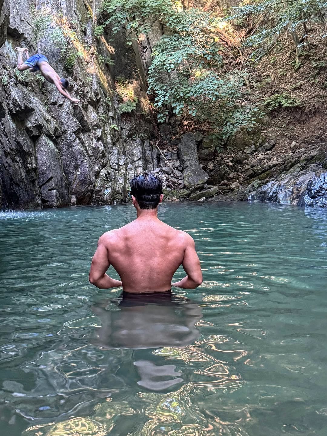 Photo by 운동하는윰점장 on August 06, 2025. May be an image of 1 person, waterfall and text.