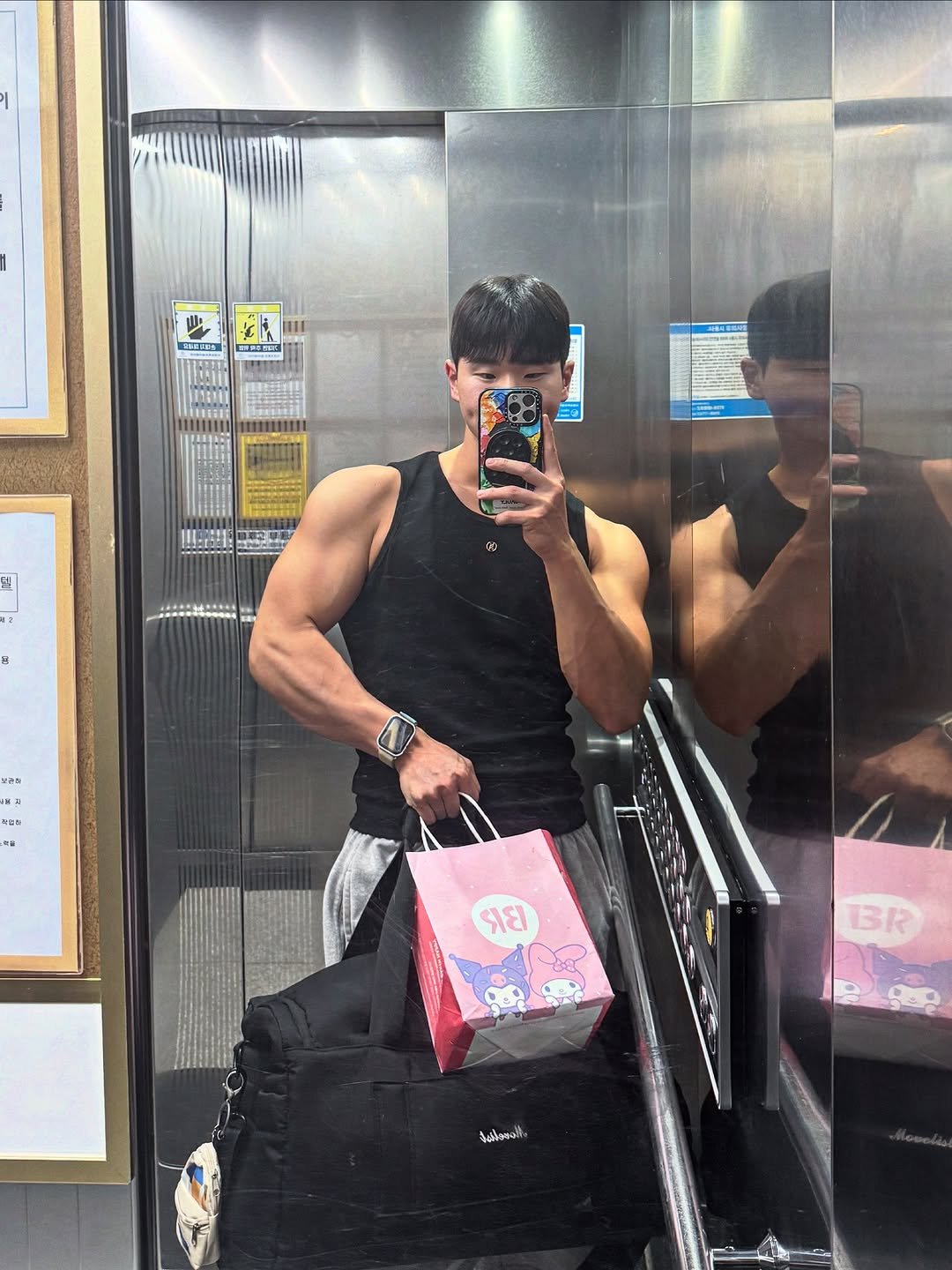 Photo shared by 운동하는윰점장 on August 01, 2025 tagging @movelist_official, and @ressentiment.official. May be an image of 2 people, biceps, mirror, tanktop and text.