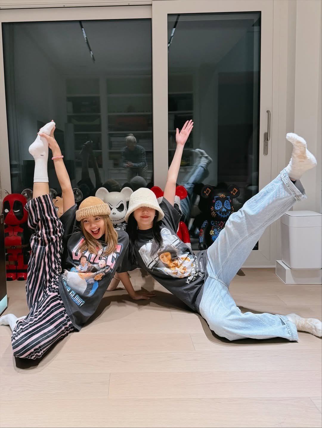 Photo shared by BLACKPINK | BLINK on November 21, 2025 tagging @thanaerngnin, @blackpinkofficial, @jennierubyjane, @roses_are_rosie, @sooyaaa__, and @lalalalisa_m.