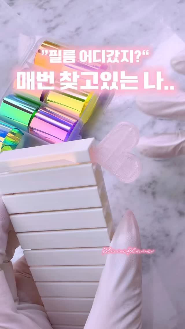 blanc8888 게시물 이미지: 필름 작업하다 보면
어느 순간 작업대가 난리가 나있음🥲

필름은 섞이고
찾던 필름은...