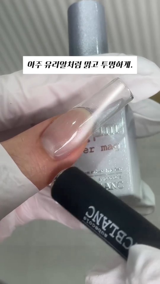 blanc8888 게시물 이미지: 자석이 지나간 자리
극강의 투명함만 남도록. ✨

빛의 결이 머물다 사라지는...