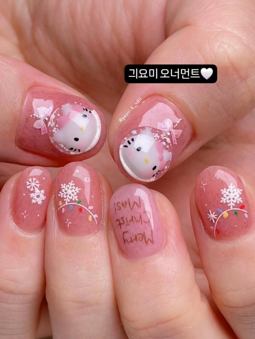 Photo by 블랑블랑 | 자체제작 고퀼리티 네일재료 | on December 25, 2025. May be an image of ‎one or more people, fingernails, snowman and ‎text that says '‎괴요미 괴요미오너먼트 오너먼트 @peoni.a_nail ទ. @peonto @peoni.a nail isel ل 자사래일‎'‎‎.