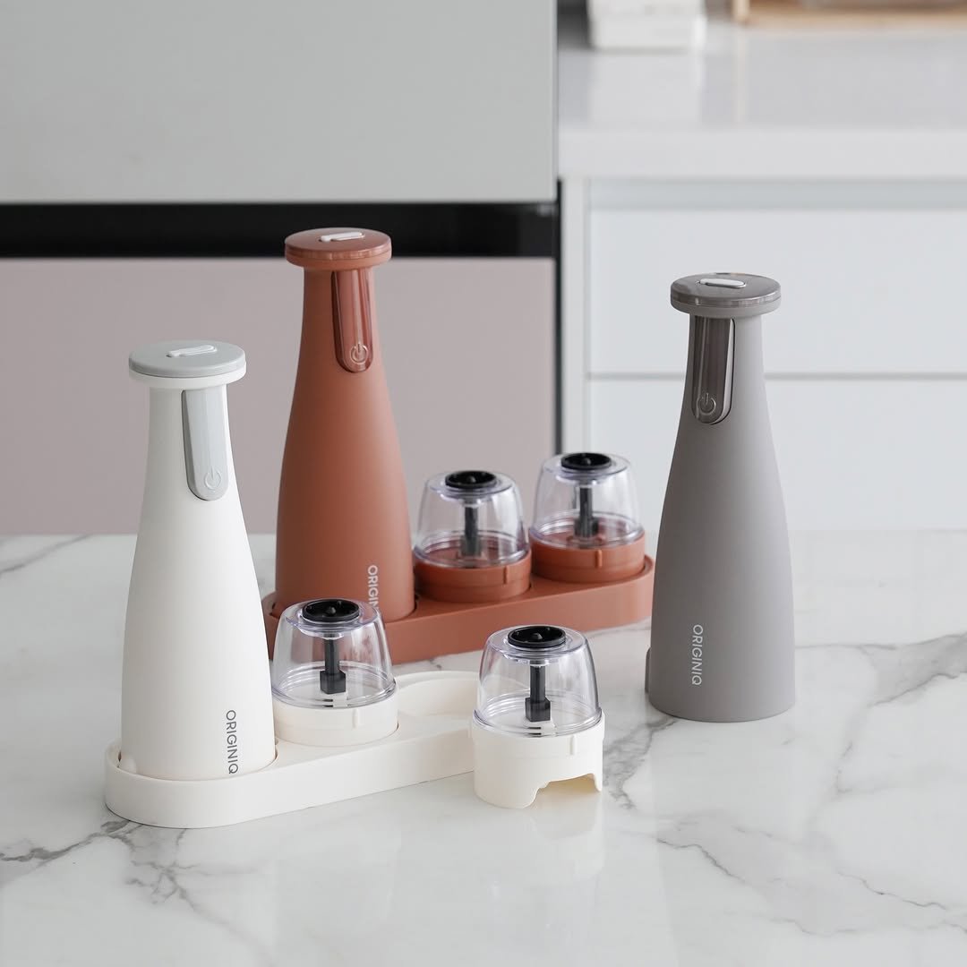 Photo by 블랑드라팡 blanc de lapin on November 08, 2025. May be an image of tea maker, coffee maker, carafe, water filter, spice rack, measuring cups, bottle and text.