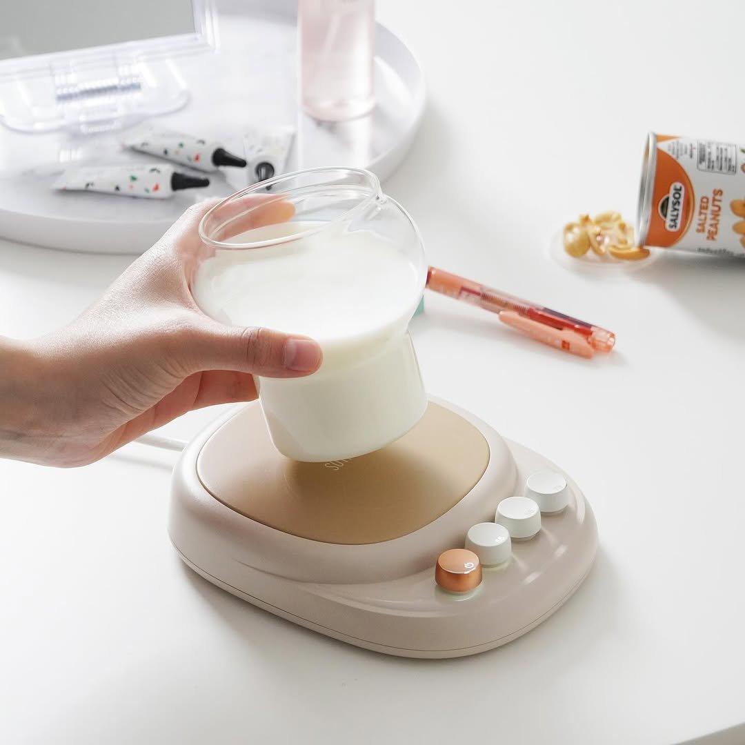 Photo by 블랑드라팡 blanc de lapin on November 10, 2025. May be an image of ‎tea maker, milk, measuring cups, hand cream, beaker and ‎text that says '‎ChI " W ቀልባል LYSON ANUO ישמח PEANUTS‎'‎‎.