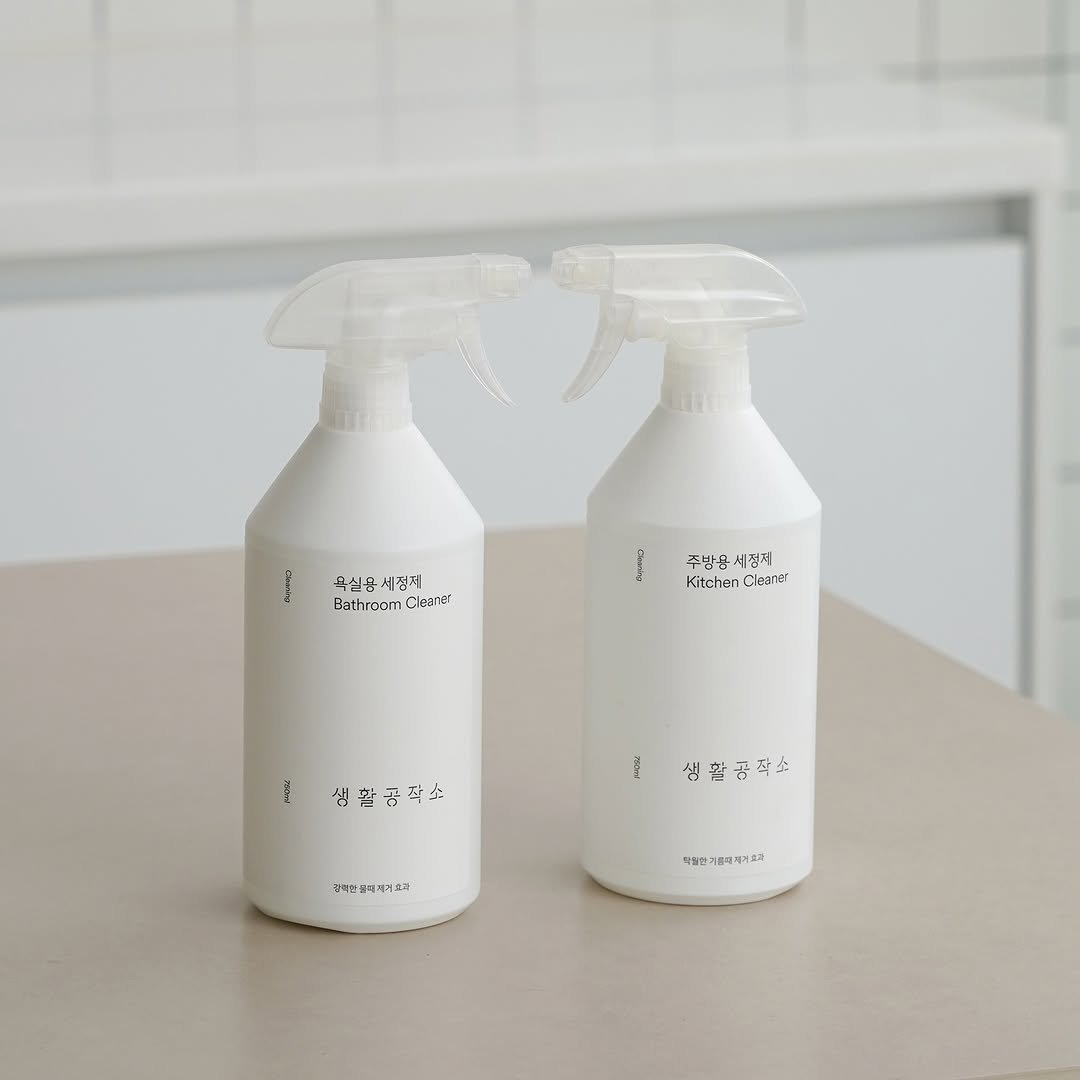 Photo by 블랑드라팡 blanc de lapin on September 30, 2025. May be an image of canister, bottle and text.