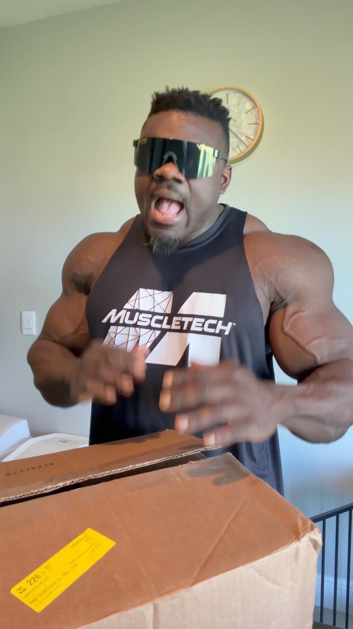 blessing_awodibu 게시물 이미지: Overdue 
Unboxing 📦 😎 
@muscletech 😋😍