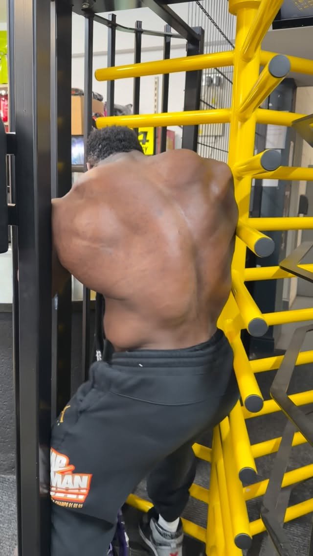 blessing_awodibu 게시물 이미지: Can someone explain to me why some gyms got...