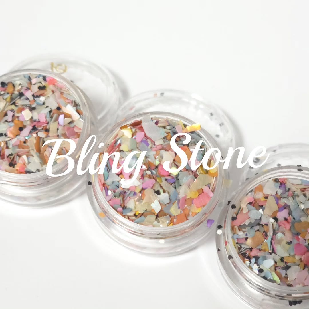 Photo by 대전네일재료 : 네일파츠 : 네일재료 : 블링스톤 on December 29, 2025. May be an image of one or more people, fingernails and text that says 'BlingStone Stone Bling'.