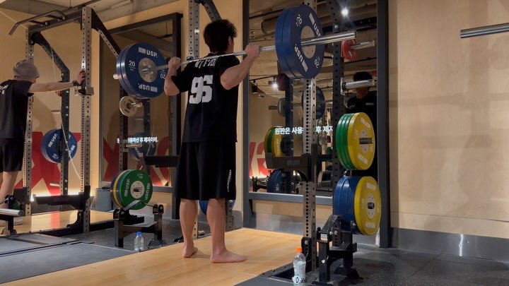 bllack__horse 게시물 이미지: 오만함은 인스타그램이라는 화려한 무대 위에서 
더욱 치명적인 독이 된다.

’한 달...