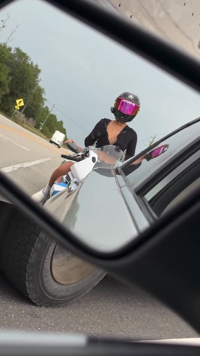 blondiemotovlogs 게시물 이미지: 😏😏

✖️
#explorepage #bikelove #yamaha...