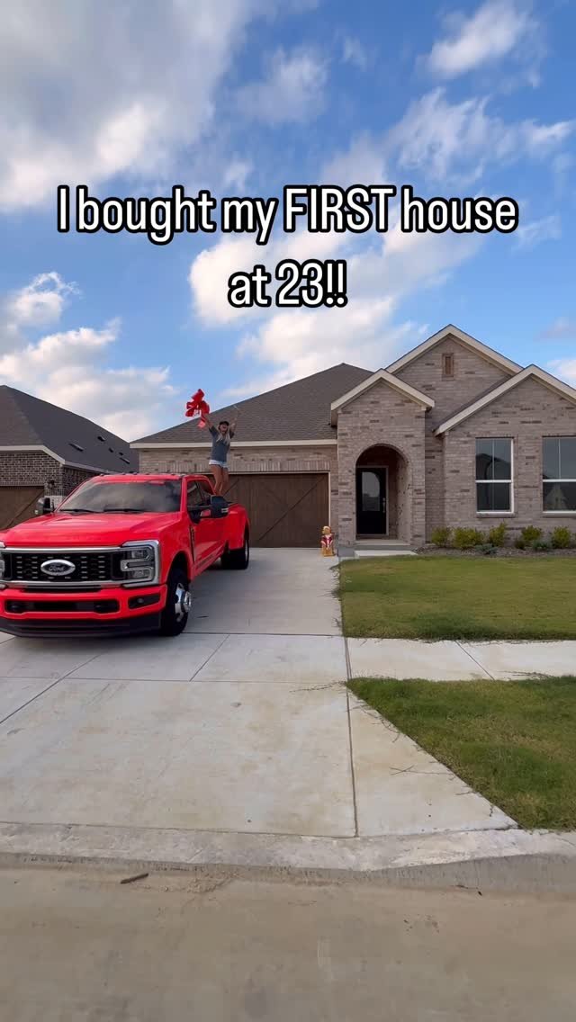 blondiemotovlogs 게시물 이미지: New keys, new beginnings, and the biggest...