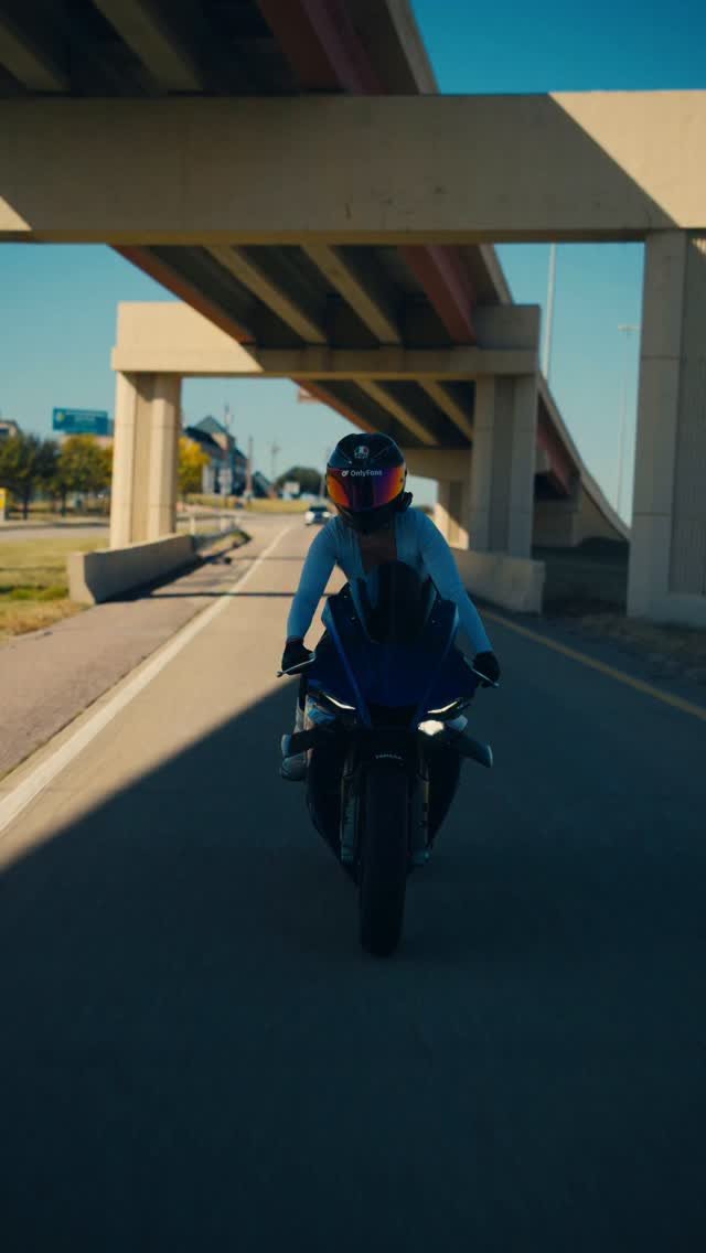 blondiemotovlogs 게시물 이미지: what do you want for christmas...