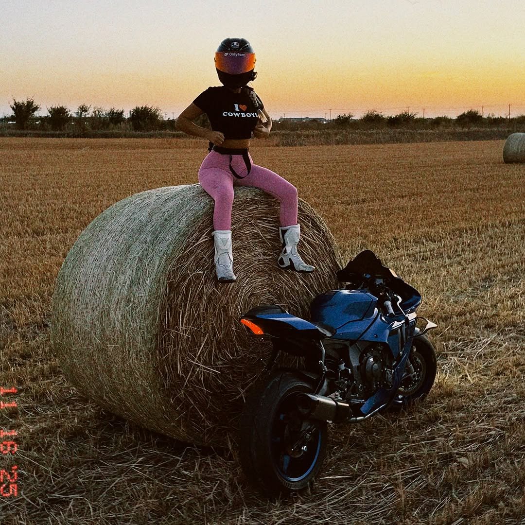 Photo shared by 𝘽 𝙇 𝙊 𝙉 𝘿 𝙄 𝙀 🦋 on November 17, 2025 tagging @826.media. May be an image of motorcycle and dirt bike.