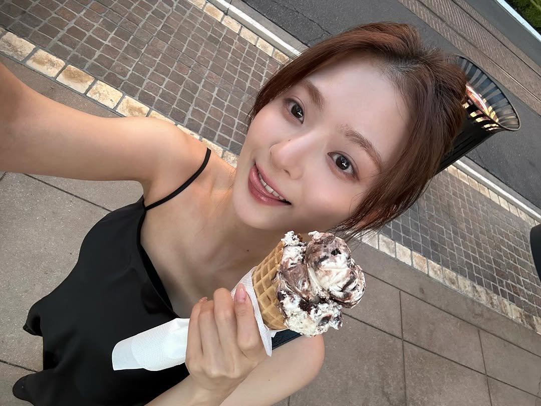 Photo by 이나경 on November 30, 2025. May be an image of gelato, ice cream and text.