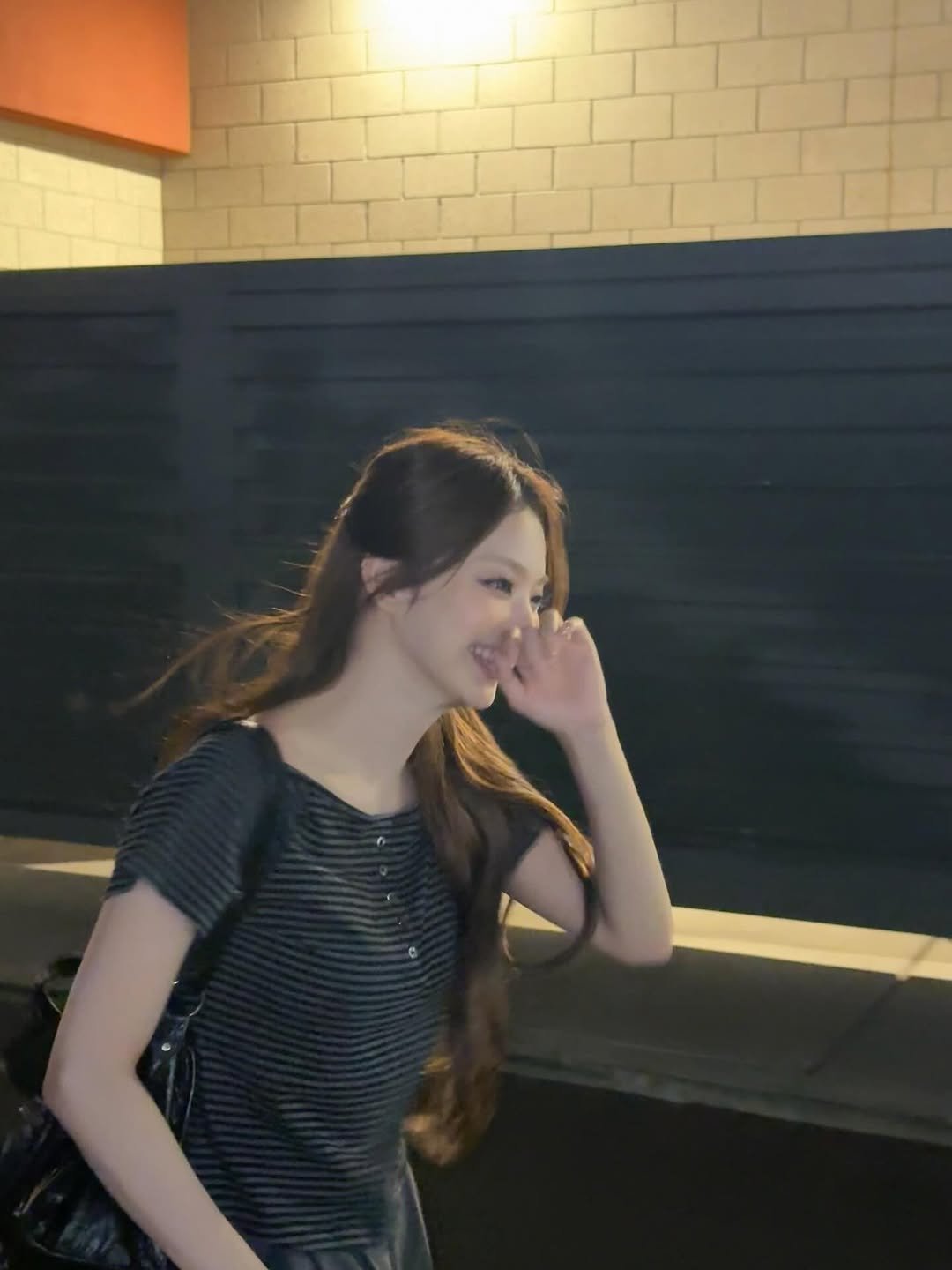 Photo by 이나경 on October 20, 2025. May be an image of one or more people, hair and text.