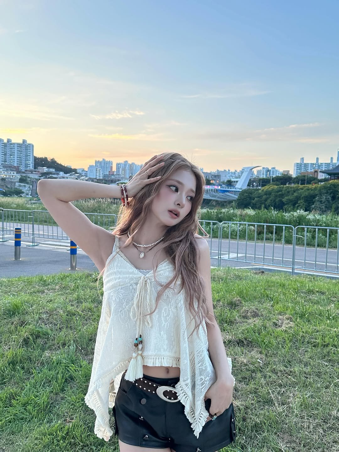 blossomlng_0 게시물 이미지: Day and Night