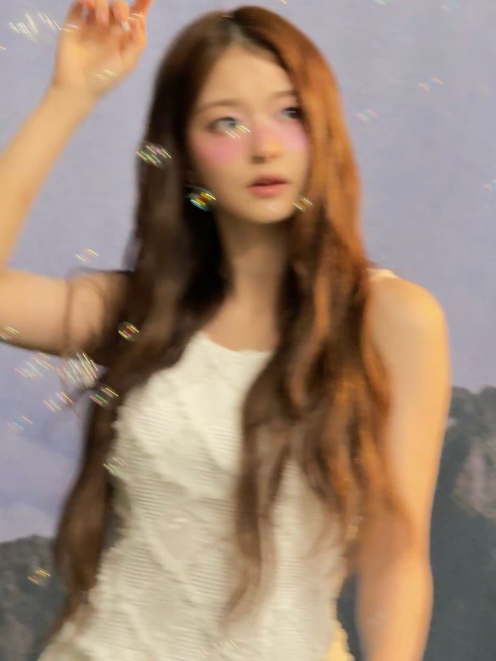 blossomlng_0 게시물 이미지: 푸르른 공기가 나를 🌿