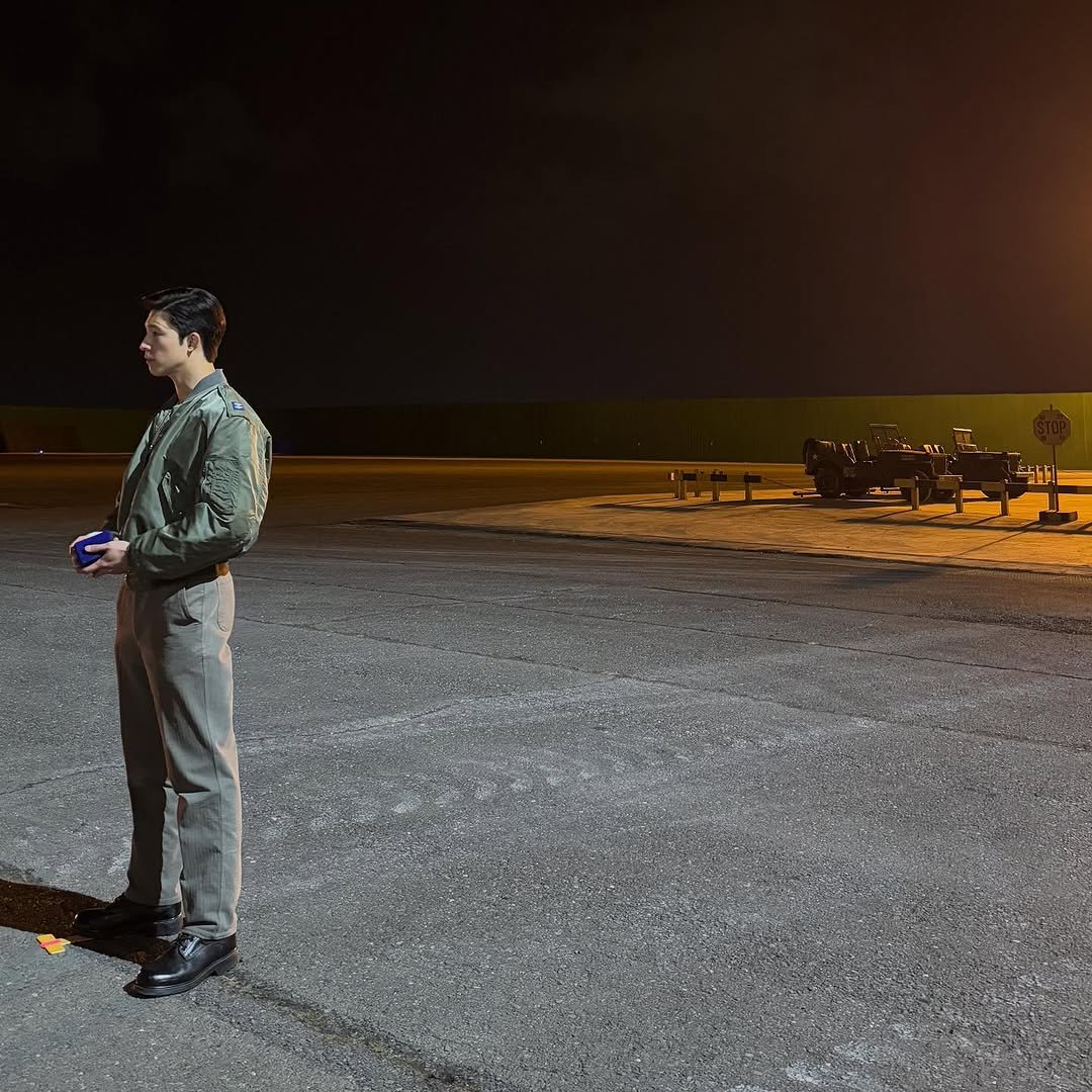 Photo by Hong Kyung on November 02, 2025. May be an image of standing and helicopter.