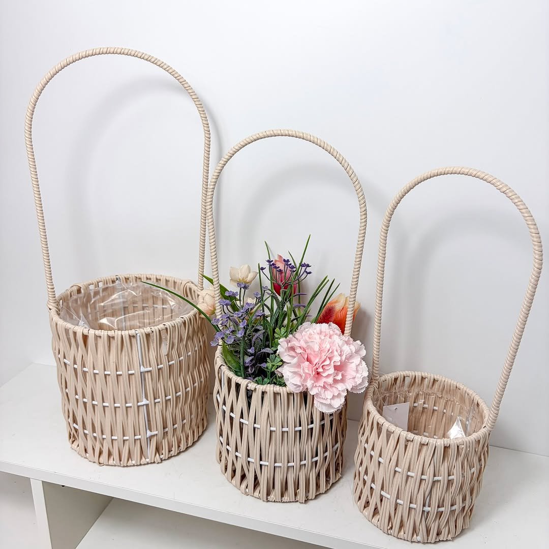 Photo shared by 블루메데코 on February 23, 2026 tagging @jeonnam_flower. May be an image of basket, hamper and text.