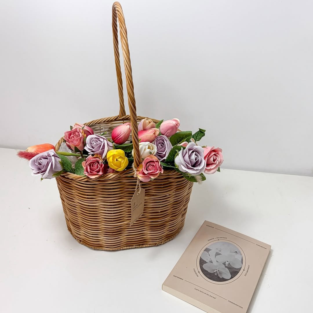 Photo shared by 블루메데코 on February 22, 2026 tagging @jeonnam_flower. May be an image of hamper, basket, rose and text.