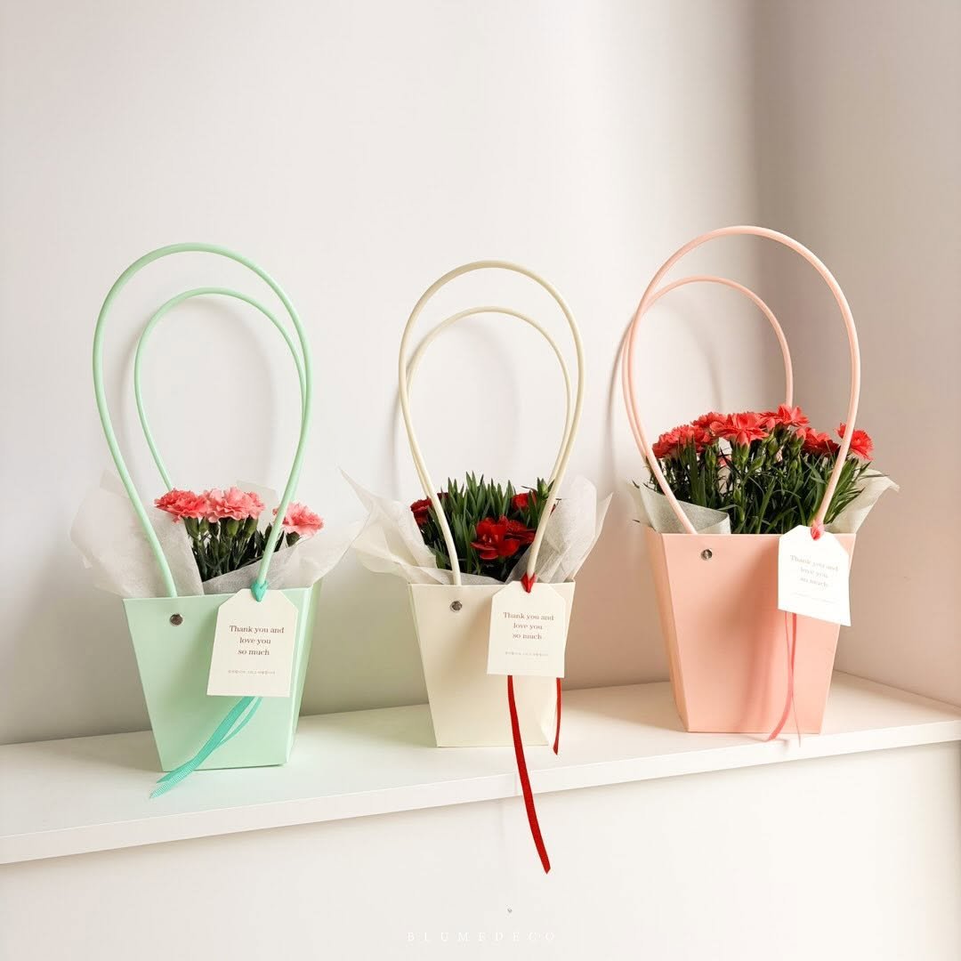 Photo by 블루메데코 on April 18, 2025.