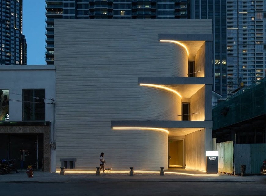 Photo by 박 주형 | 🇰🇷스포츠산업 9년차, 웰니스에 진심❤️‍🔥 on December 02, 2025. May be an image of buildings and text.