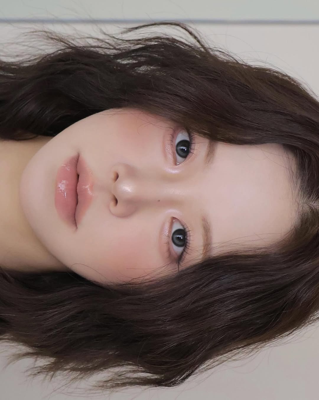 Photo shared by 벨르메종 디자이너 on August 18, 2025 tagging @thesaem.official, @hince_official, @naming.cosmetic, and @dinto_cosmetic. May be a closeup of 1 person, makeup, hair, eyeliner and text.