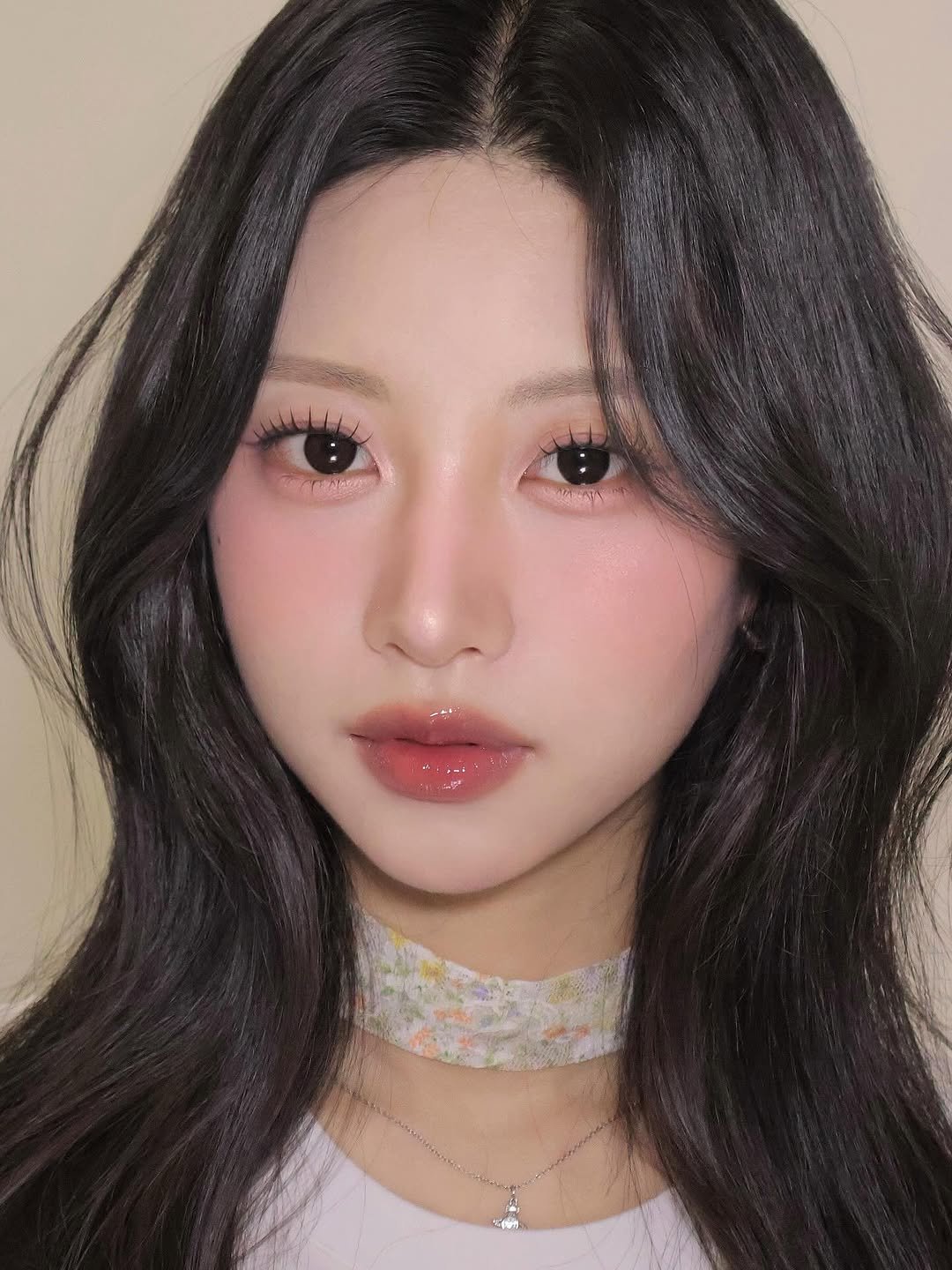 Photo by 벨르메종 디자이너 in 벨르메종 with @wakemake_official, @clio_official, @ofracosmetics_korea, and @a.chicosmetics. May be a closeup of one or more people, hair and text.
